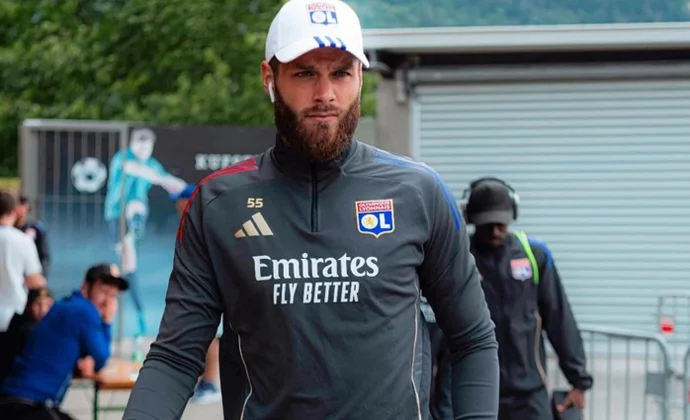 La Real Sociedad cierra los flecos del fichaje de Duje Caleta-Car