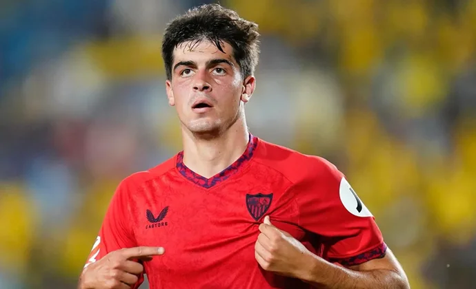 El Sevilla se impacienta con el Napoli y ofrece a Juanlu al Wolves