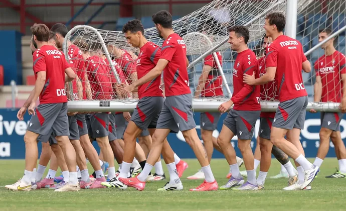 Lisci sube a Chasco al primer equipo ante las bajas de Benito y Juan Cruz