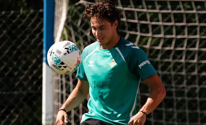 Rodrigo Riquelme se hace fuerte en el once tipo ante la baja de Abde