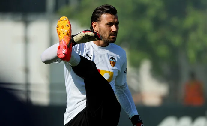 Dimitrievski vuelve al grupo en la sesión del viernes en Paterna