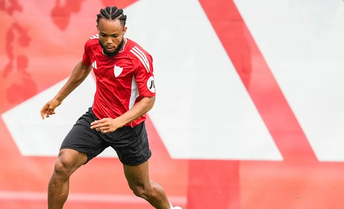 Parte médico oficial de Chidera Ejuke, seria duda para la jornada 1