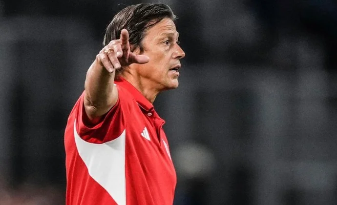 Almeyda consolida el 4-2-3-1 y ve a Vargas como otra alternativa por dentro