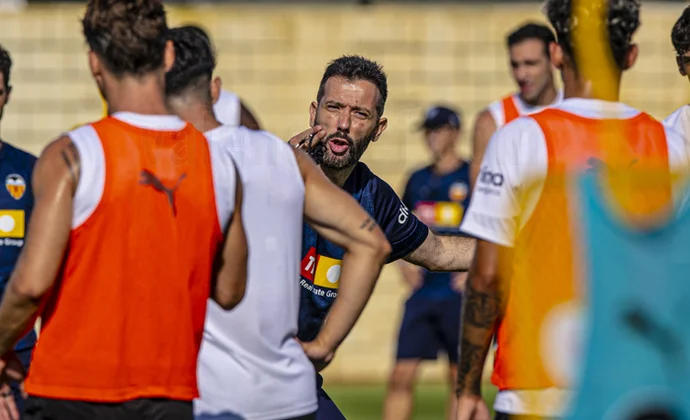 Corberán tiene el once de gala claro, pero también un grave problema en el eje central