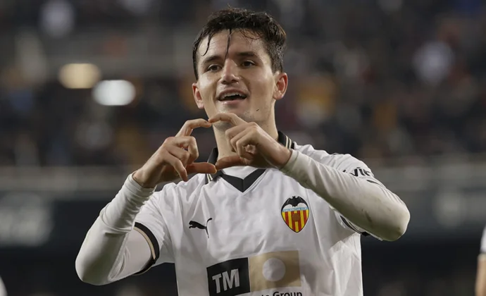 El Valencia ofrece la rescisión a Guillamón ante la ausencia de ofertas