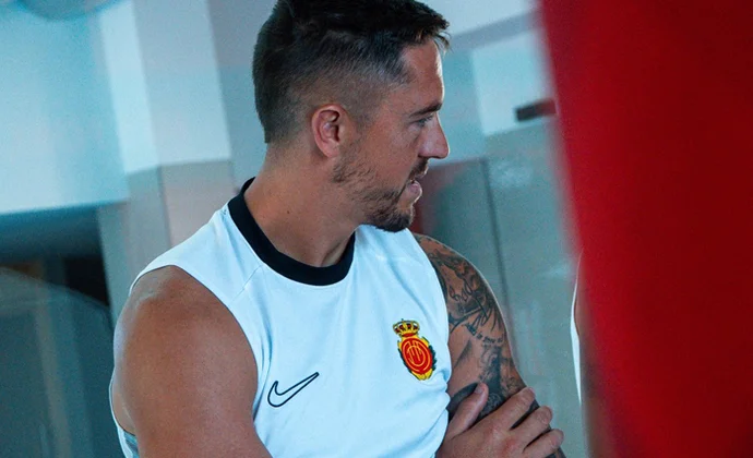 El Mallorca inicia la semana de trabajo pendiente de la evolución de Raíllo