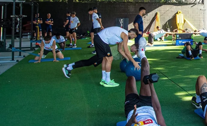 Dimitrievski se incorpora al stage del Valencia en la Garrotxa