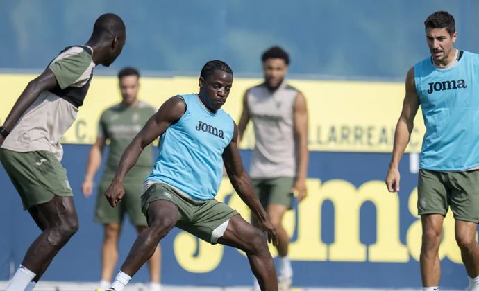 El Villarreal inicia la semana pendientes de Ayoze y las pruebas a Kambwala