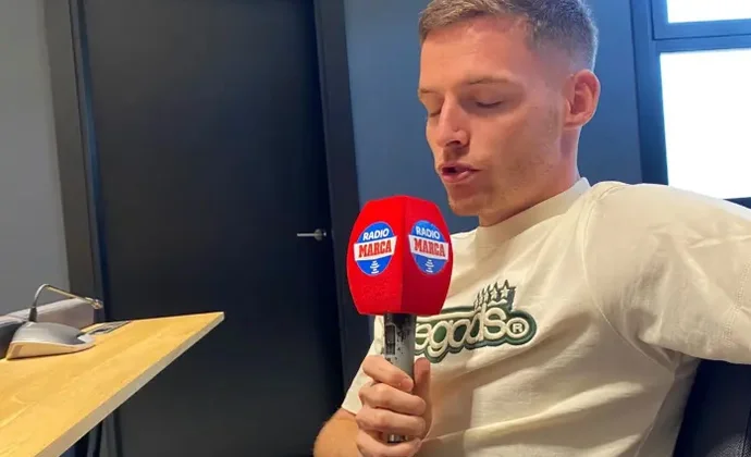 Sergio Gómez habla en Marca sobre su rol como lateral izquierdo