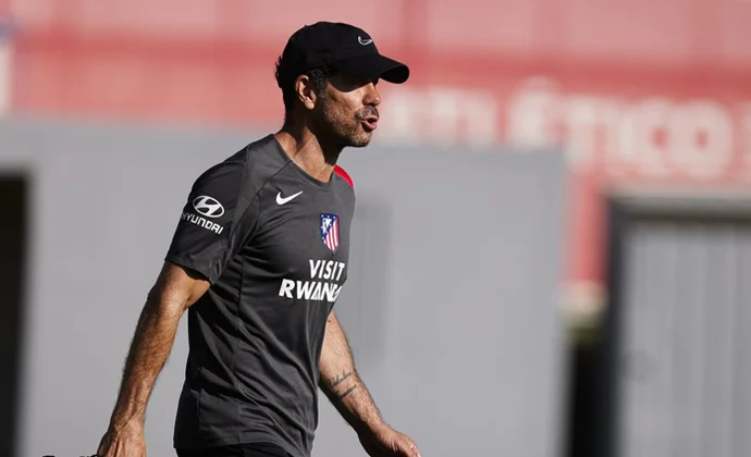 Sorloth se retira por un golpe y Simeone ensaya once con Hancko