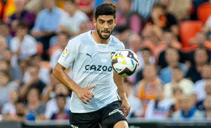 Acuerdo entre Valencia y Köln por la cesión de Cenk Özkacar