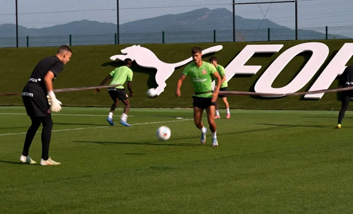 Rincón, recuperado del golpe en el ojo, se ejercita con normalidad