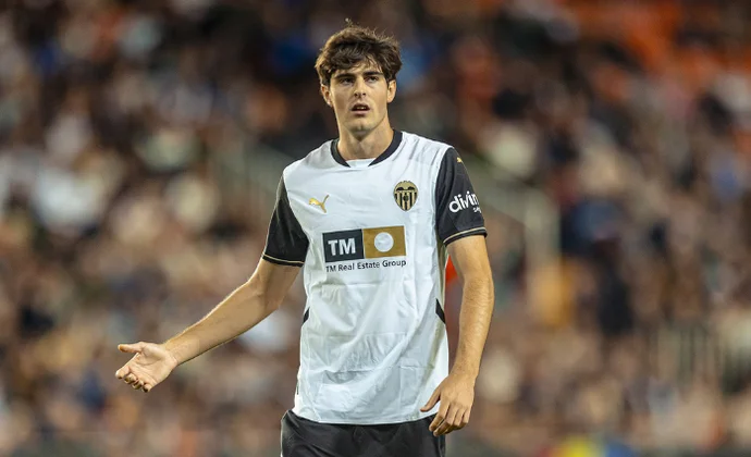Javi Guerra a falta de una firma para renovar con el Valencia hasta 2029