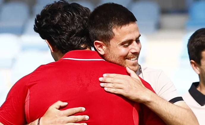 Lisci probó por primera vez con defensa de cinco ante las bajas de Víctor Muñoz y Rubén García