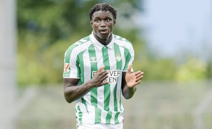 El Rangers se suma a la puja y compite con el Rayo por Nobel Mendy