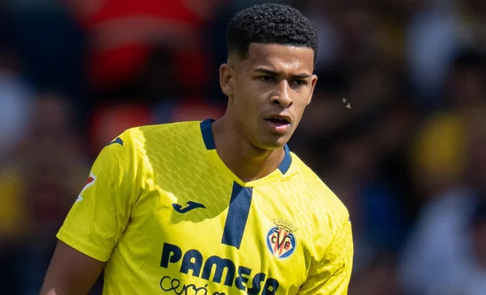 Marcelino mantiene su apuesta ciega de Mouriño como lateral