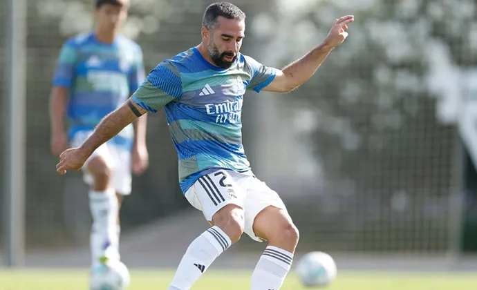 Xabi Alonso prueba un 4-3-3 en un partidillo de entrenamiento contra el Leganés