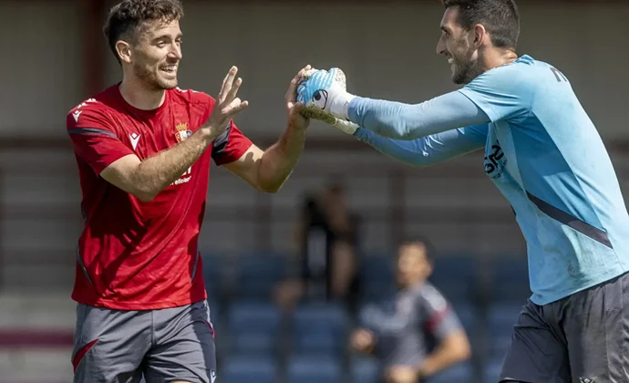 Rubén García y Víctor Muñoz trabajan al margen este viernes en Tajonar