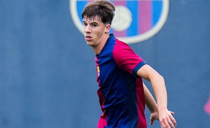 Jofre Torrents podría ganar protagonismo en el primer equipo tras la salida de Iñigo Martínez