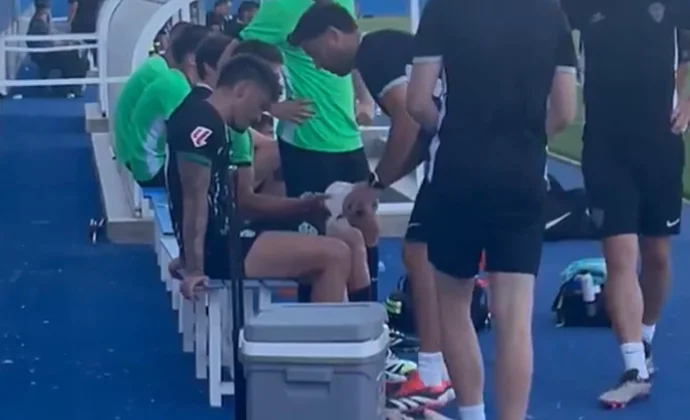 Josan pide el cambio por una lesión en los isquiotibiales