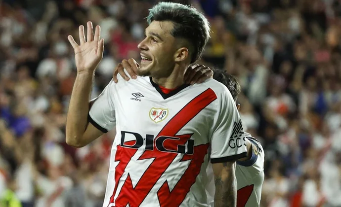 Ratiu y su agente intensifican la presión para salir a la Premier League