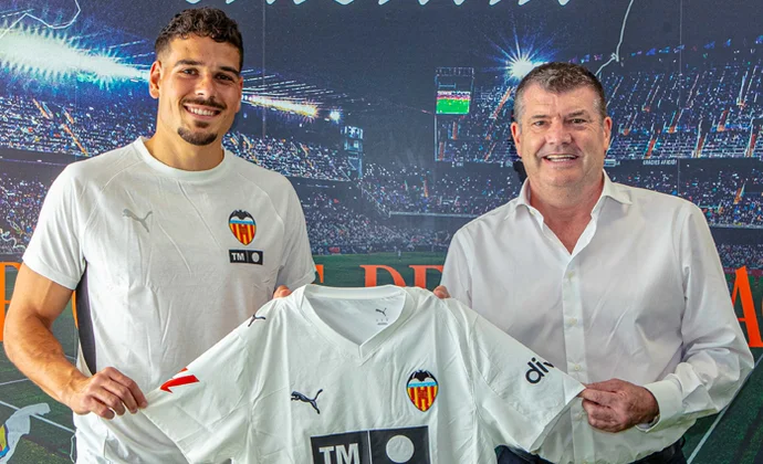 Filip Ugrinic: versatilidad, liderazgo, despliegue y balón parado a las órdenes de Corberán