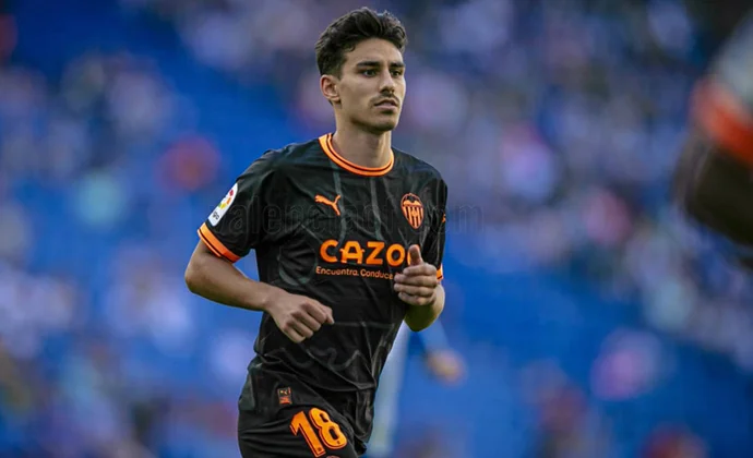 El Valencia acepta la oferta del Trabzonspor por Almeida, pero el jugador duda