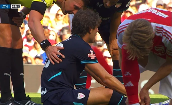 Unai Gómez pidió el cambio por molestias a los 22 minutos