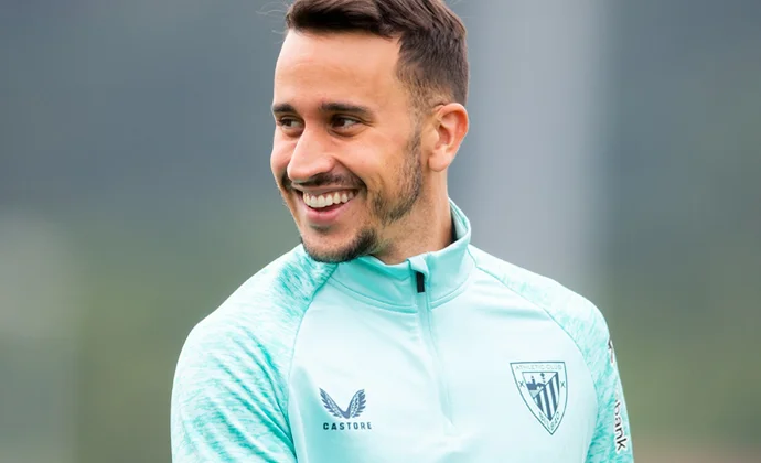 Lekue apunta a central si no llega Paredes y Valverde prueba a Berenguer en punta