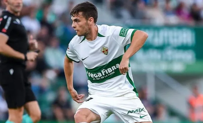 Aleix Febas, el metrónomo de Sarabia en el regreso del Elche a Primera