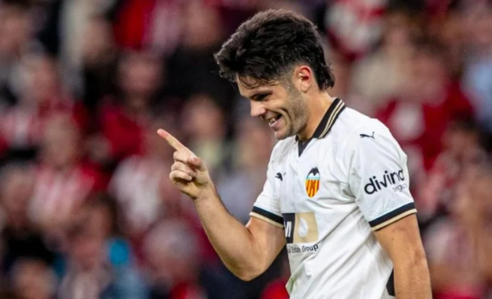 El Valencia y el Rayo alcanzan un acuerdo por Fran Pérez