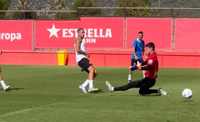 El Mallorca cierra la semana de trabajo con Mateo Joseph y pendiente de Samu Costa