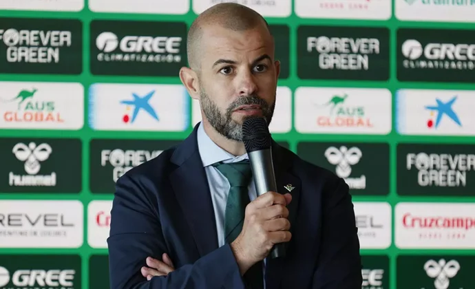 Fajardo habla de Deossa, Antony, Isco y la confección del centro del campo