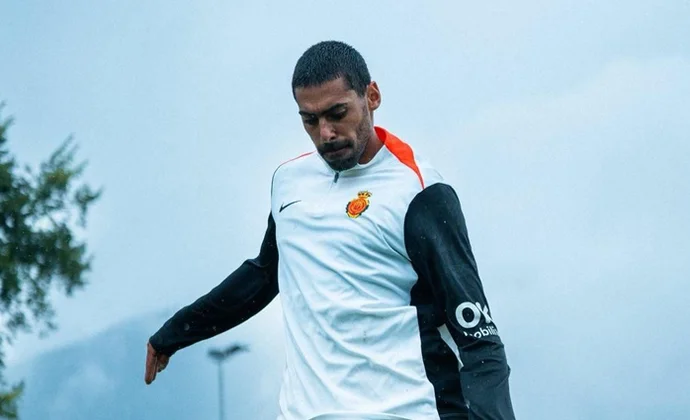 Samu Costa evita una lesión grave, pero es duda ante el Barça