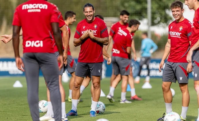 Víctor Muñoz completa la sesión vespertina en Tajonar y Rubén García hace una parte