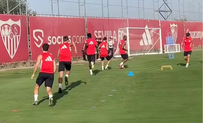 Ocho ausencias marcan el regreso del Sevilla a los entrenamientos antes del estreno liguero