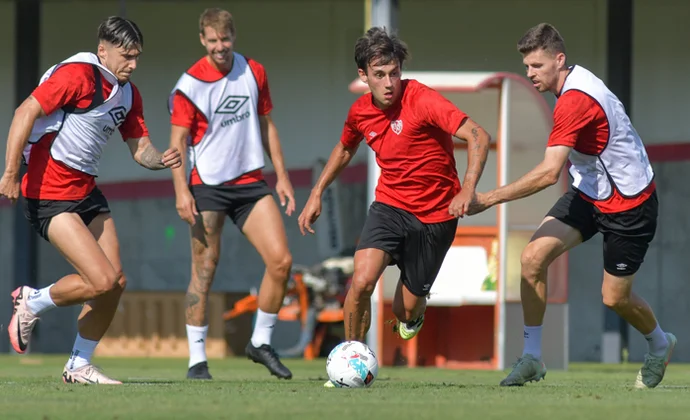 Eto'o se ejercita al margen mientras se le busca equipo para salir cedido