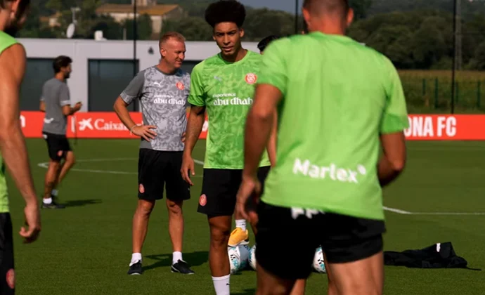 Witsel completa los rondos para luego iniciar un plan individualizado específico