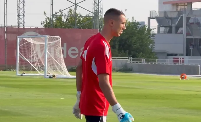 Ejuke se incorpora al grupo y Vlachodimos completa su primera sesión