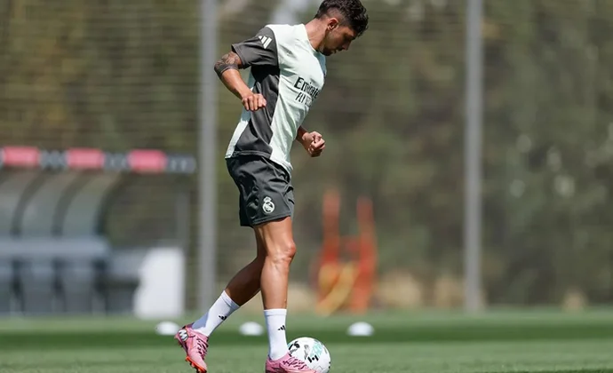 Fede Valverde reaparece sobre el verde en la sesión de recuperación