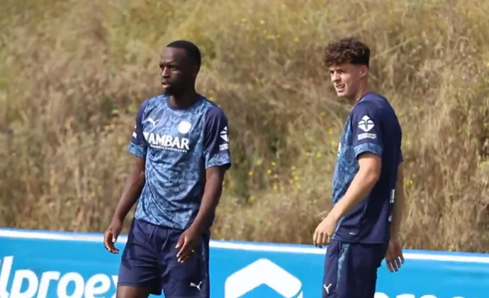 Hugo Novoa no completa la sesión por un problema en el tobillo y es la única duda