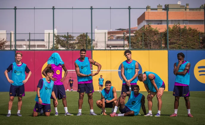 Lewandowski sigue al margen. Koundé, Casadó y Bernal rebajan la carga