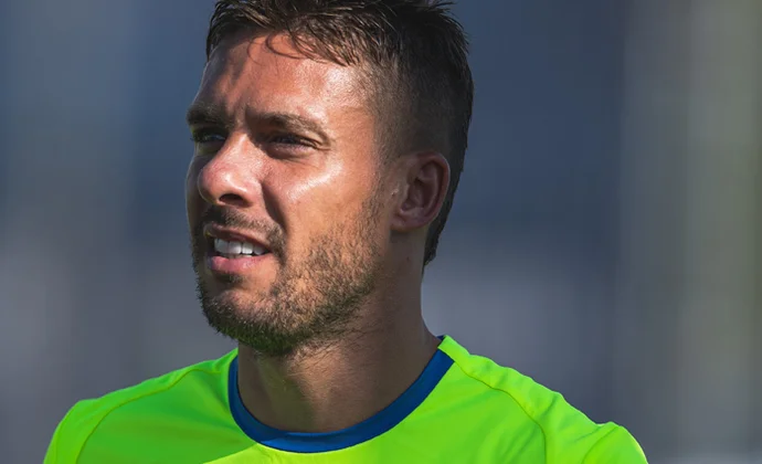 Kiko Femenía y Abqar, bajas para viajar a Vigo