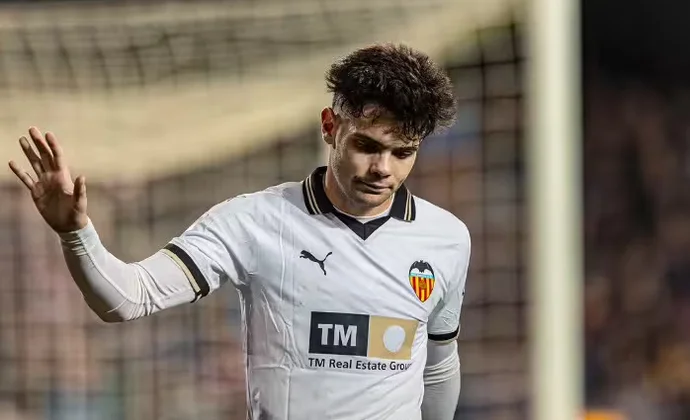 Fran Pérez, a una firma del Rayo Vallecano tras el OK de Corberán