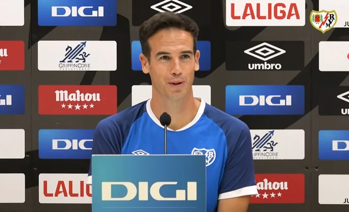 Íñigo Pérez da la bienvenida al curso y habla de Mumin, Luiz Felipe, De Frutos, Vertrouwd y el Girona