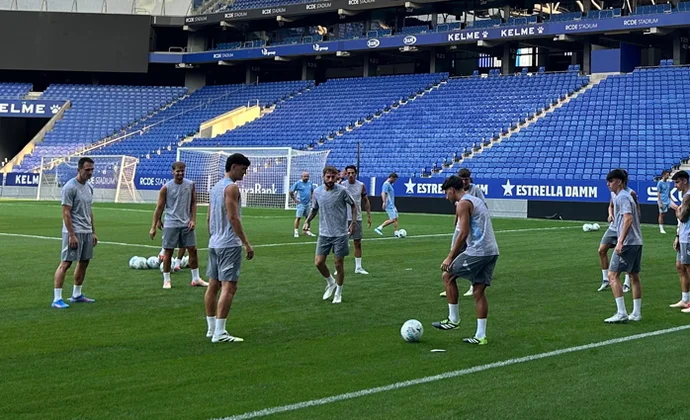 El Espanyol completa la última sesión en el RCDE Stadium con la única baja de Javi Hernández