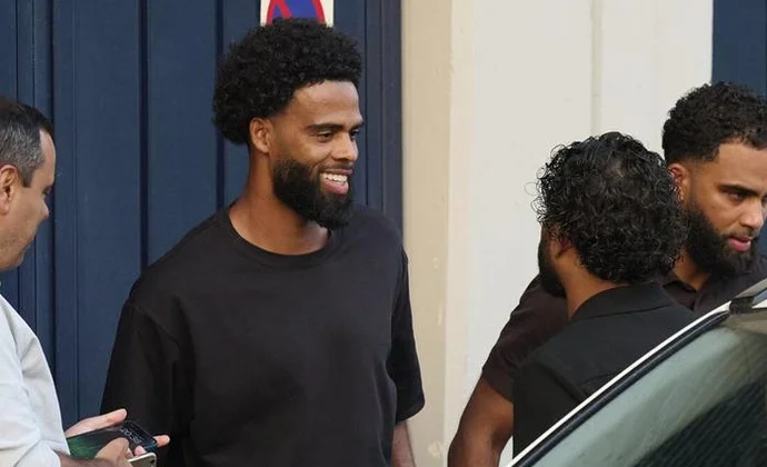 St. Juste visita Pamplona antes de decidir su fichaje por Osasuna