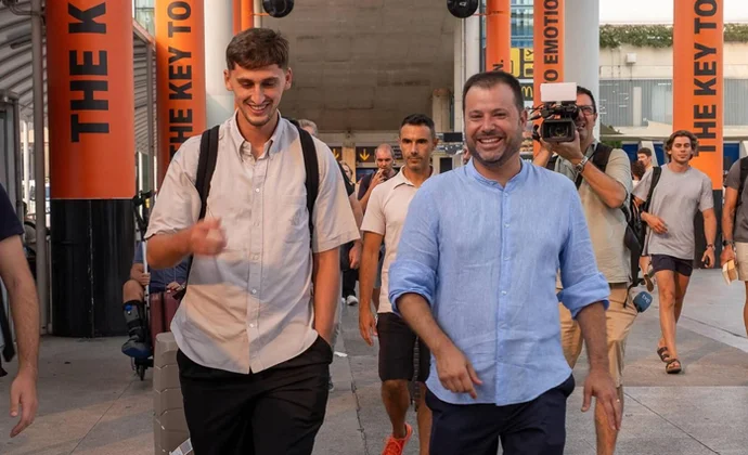 Kumbulla llega a Mallorca para pasar reconocimiento médico