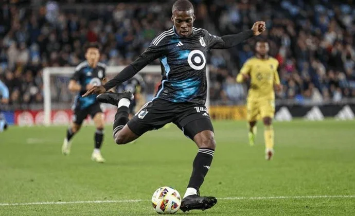 El Villarreal negocia con Minnesota United el fichaje de Tani Oluwaseyi