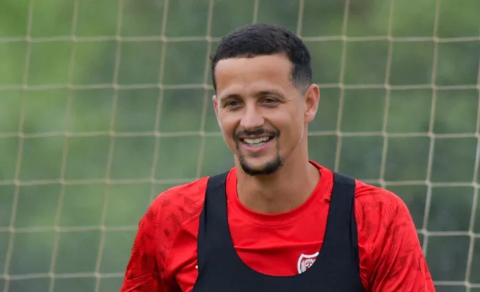 Luiz Felipe excluido de la lista de inscripción del Rayo para los Playoffs de la Conference